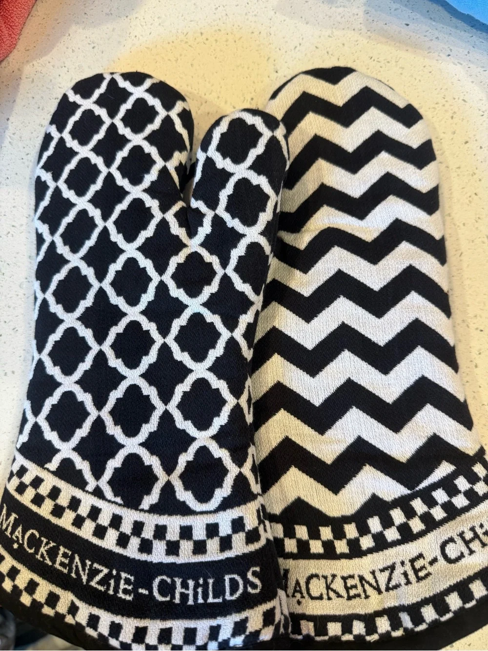 MacKenzie-Childs Black and White Patterned Oven Mitt Set NWOT